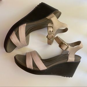 Croc’s Leigh Wedges 9